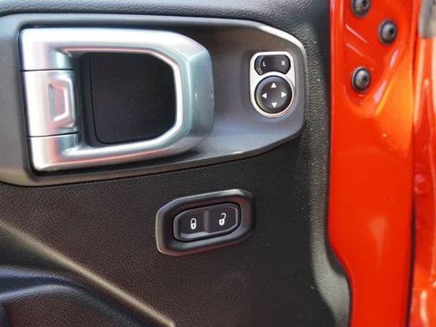 Used 2026 Jeep Wrangler Unlimited Rubicon AWD/4WD image 19