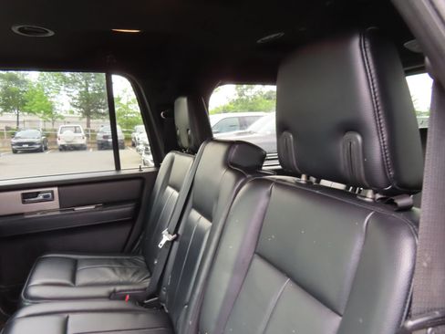 Used 2017 Ford Expedition XLT w/ Equipment Group 201A RWD image 29