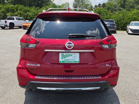Used 2017 Nissan Rogue SL w/ SL Premium Package FWD image 9