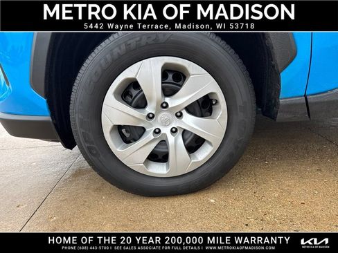 Used 2021 Toyota RAV4 LE AWD/4WD image 10