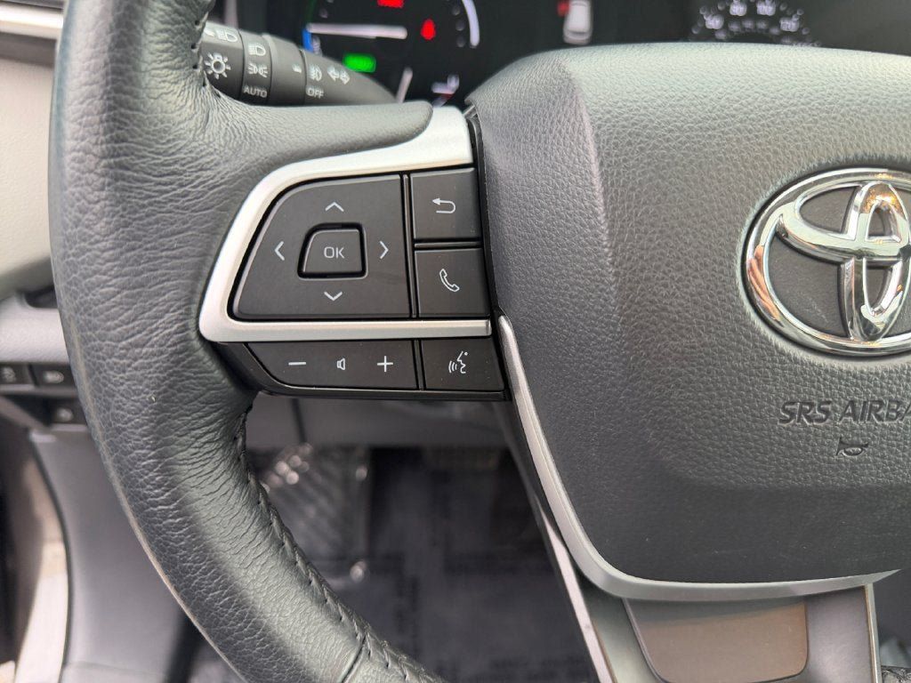 Used 2024 Toyota Sienna XLE w/ XLE Plus Package AWD/4WD image 15