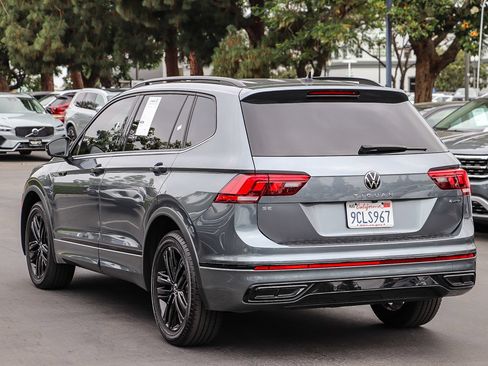 Certified 2022 Volkswagen Tiguan SE R-Line FWD image 8