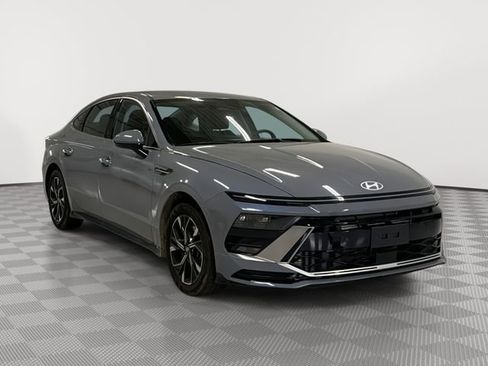 Used 2025 Hyundai Sonata SEL FWD image 1