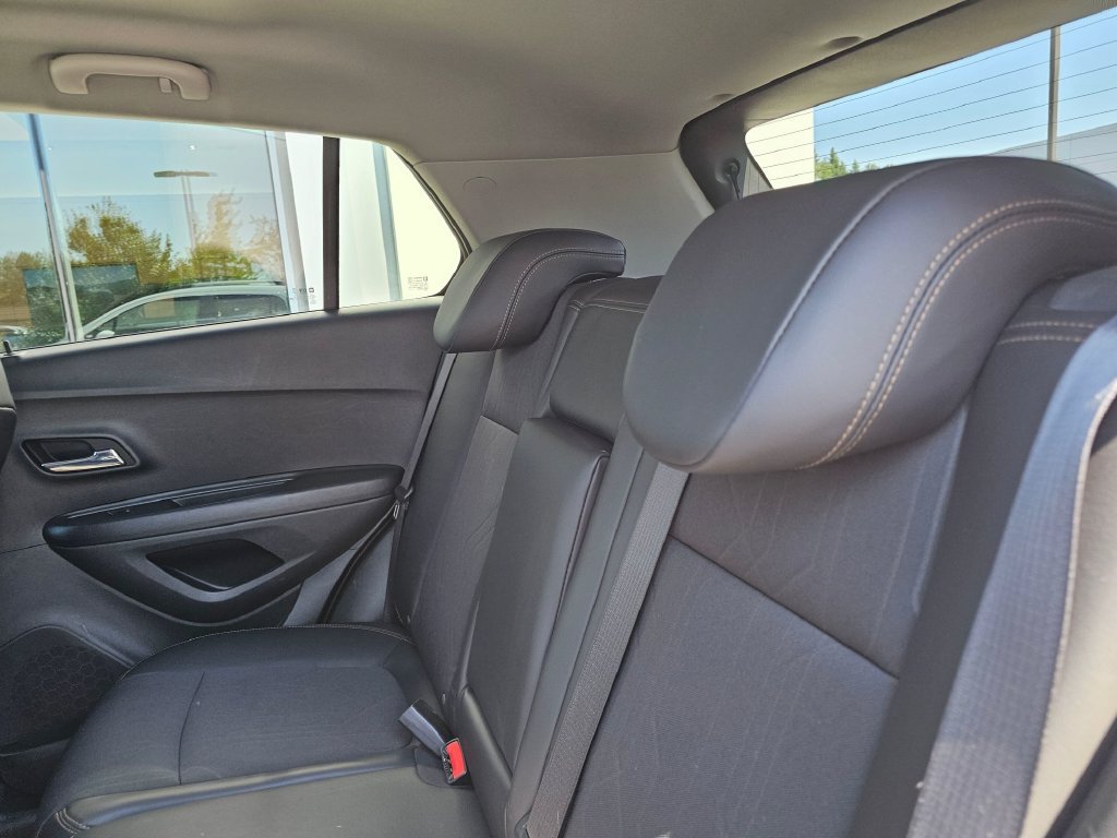 Used 2022 Chevrolet Trax LT w/ LT Convenience Package AWD/4WD image 20