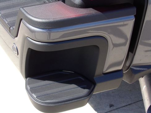 New 2025 Ford F250 Lariat w/ Chrome Package image 37