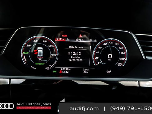 Used 2024 Audi Q8 e-tron Premium Plus w/ Premium Plus Package image 19