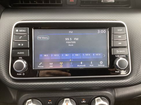 Used 2022 Nissan Kicks S image 5