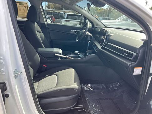 Used 2023 Kia Sportage LX image 22