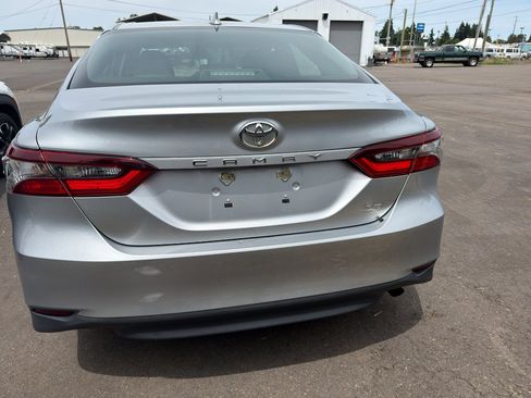 Used 2022 Toyota Camry LE FWD image 5