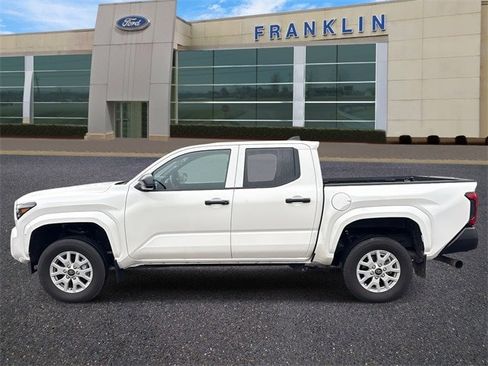 Used 2024 Toyota Tacoma SR image 4