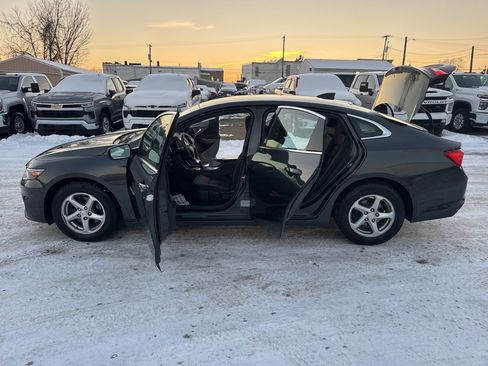 Used 2017 Chevrolet Malibu LS image 28
