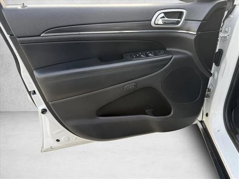 Used 2019 Jeep Grand Cherokee Limited image 12