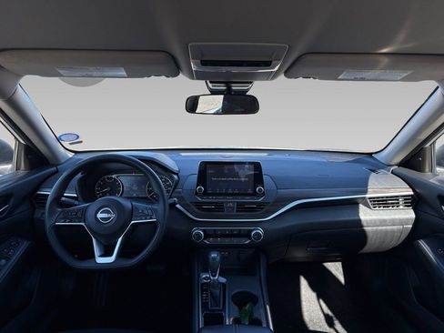 Used 2025 Nissan Altima 2.5 SV image 3