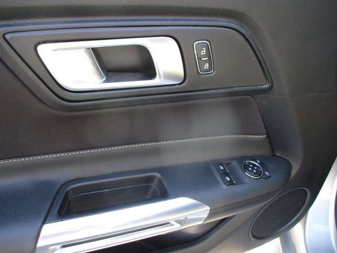 Used 2022 Ford Mustang Coupe image 12