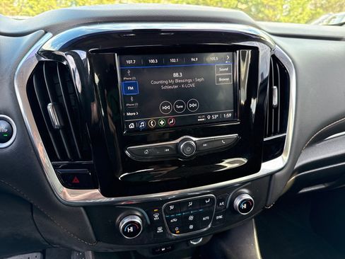 Used 2021 Chevrolet Traverse LS image 16