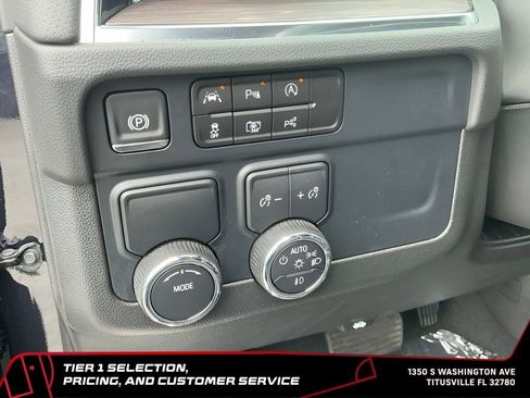 Used 2025 Chevrolet Suburban Premier RWD image 22