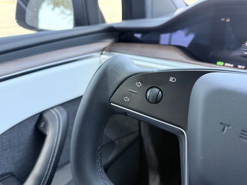 Used 2022 Tesla Model X image 66