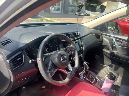 Used 2020 Nissan Rogue SV FWD image 6