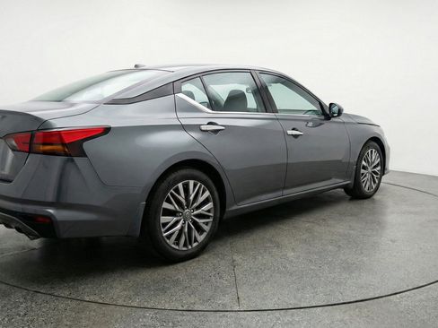 Used 2025 Nissan Altima 2.5 SV FWD image 9