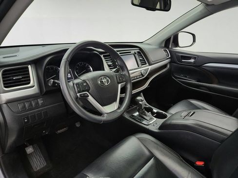 Used 2016 Toyota Highlander XLE AWD/4WD image 10