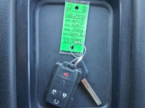 Used 2017 GMC Sierra 2500 SLE w/ SLE Preferred Package image 17