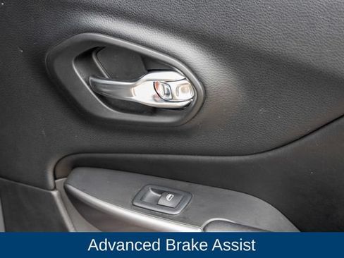 Used 2019 Jeep Cherokee Overland w/ Technology Group AWD/4WD image 20