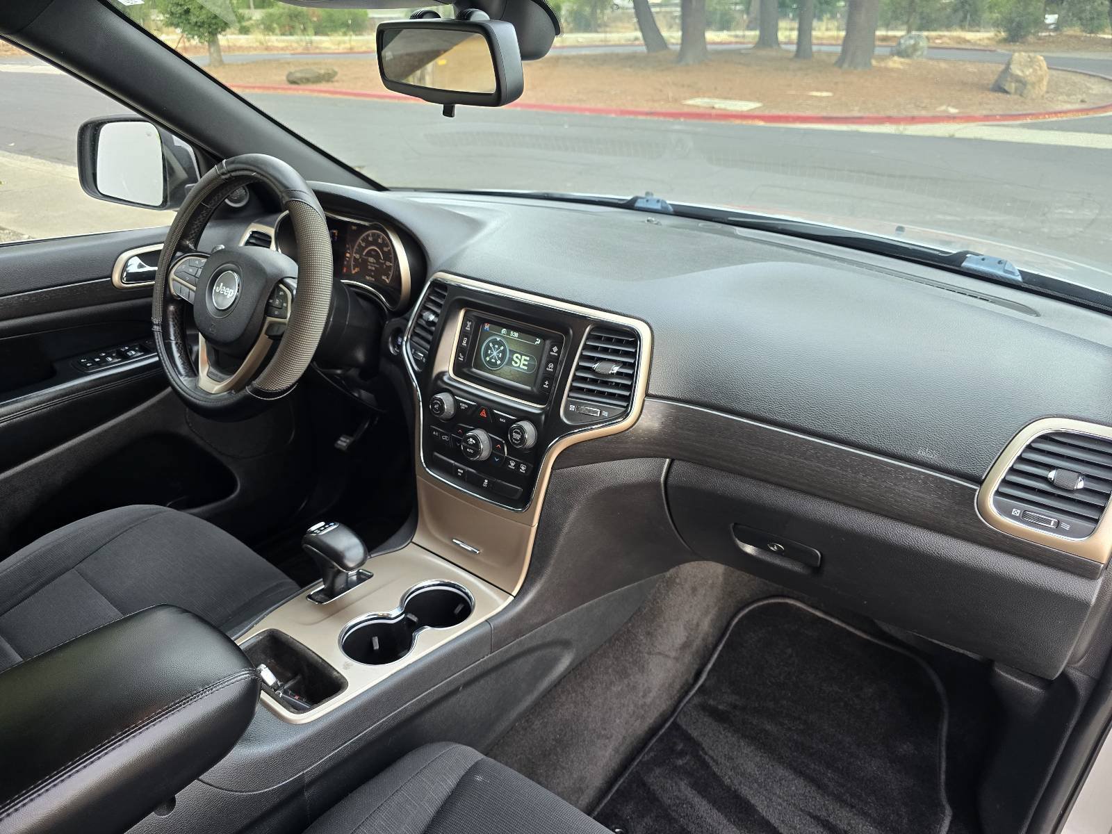 Used 2015 Jeep Grand Cherokee Laredo w/ Quick Order Package 23E RWD image 18
