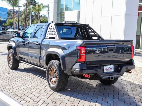 Used 2025 Toyota Tacoma Trailhunter image 14