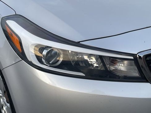 Used 2017 Kia Forte LX image 12