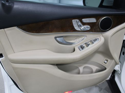 Used 2018 Mercedes-Benz GLC 300 image 6