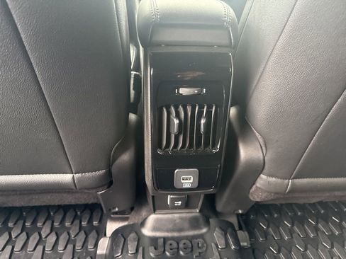 Used 2025 Jeep Compass Limited image 21