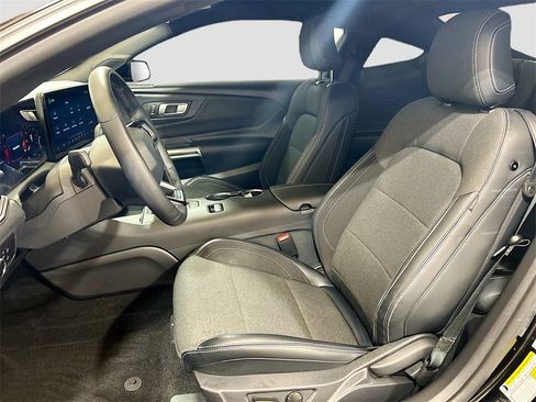 Used 2025 Ford Mustang Coupe image 18