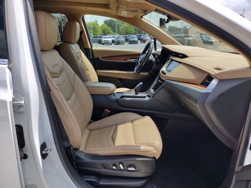 Used 2019 Cadillac XT5 Platinum AWD/4WD image 12