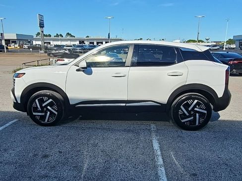 Used 2025 Nissan Kicks SV image 4