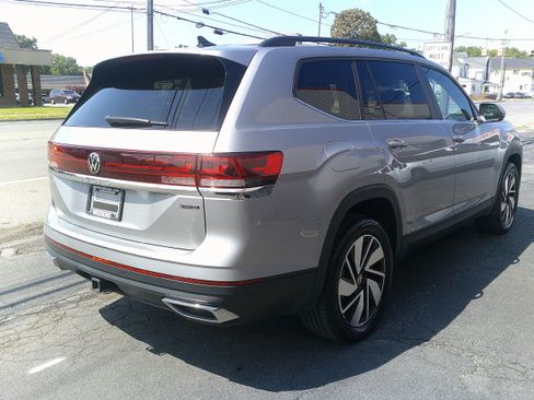 Used 2025 Volkswagen Atlas SE AWD/4WD image 10