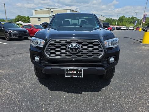 Used 2023 Toyota Tacoma TRD Off-Road AWD/4WD image 4
