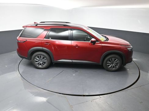 Used 2025 Nissan Pathfinder SV FWD image 37