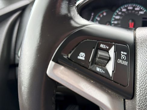 Used 2019 Chevrolet Trax LT w/ Sun & Sound Package FWD image 18