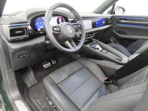 Certified 2025 Porsche Macan 4S Electric AWD/4WD image 4