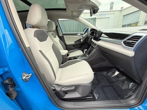 Used 2025 Volkswagen Taos SE w/ Panoramic Sunroof Package AWD/4WD image 26
