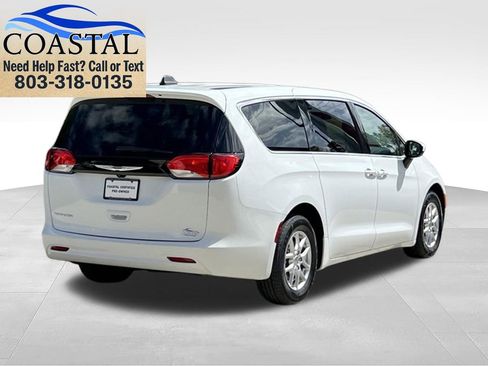 Used 2023 Chrysler Voyager LX FWD image 12