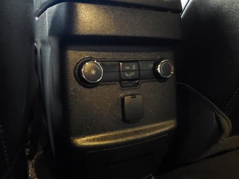 Used 2017 Ford Explorer XLT w/ XLT Technology Feature Bundle image 10