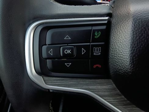 Used 2024 Jeep Wagoneer L Series II w/ Flexible Seating Group RWD image 11