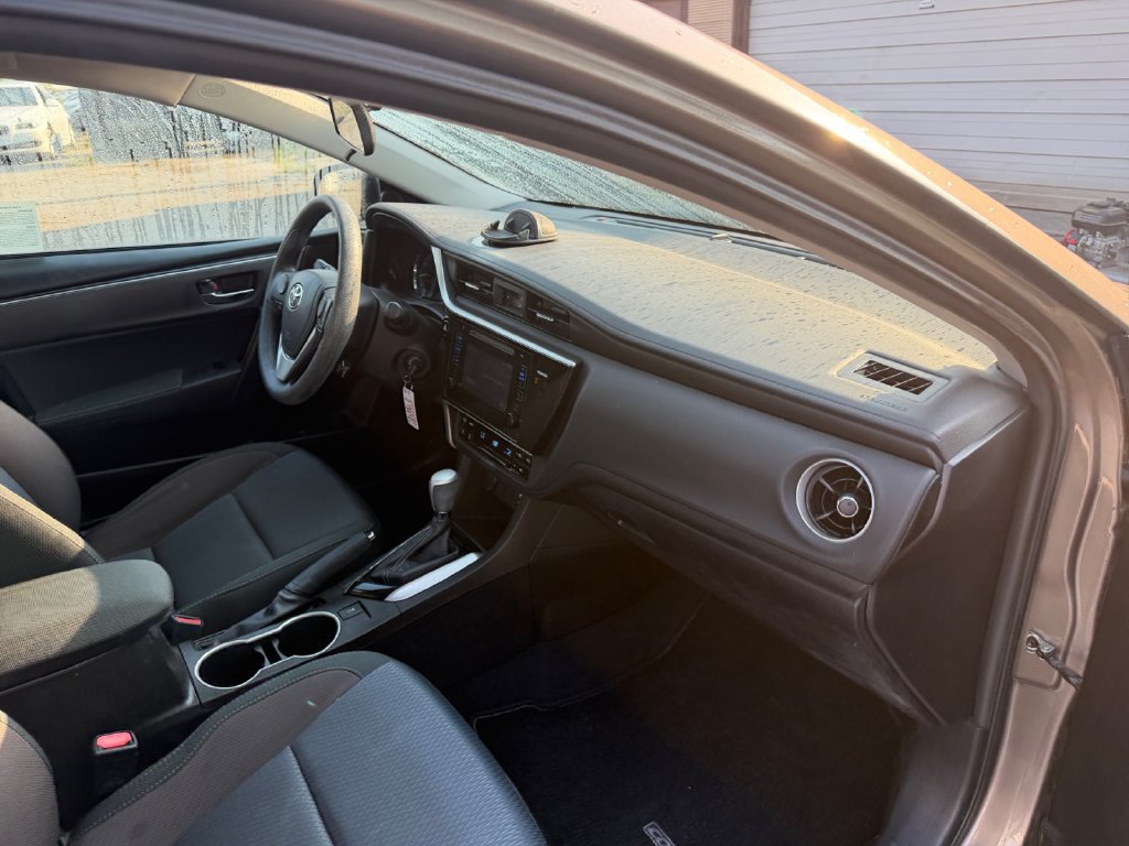 Used 2017 Toyota Corolla LE w/ Carpet Mat Package (TMS) FWD image 16