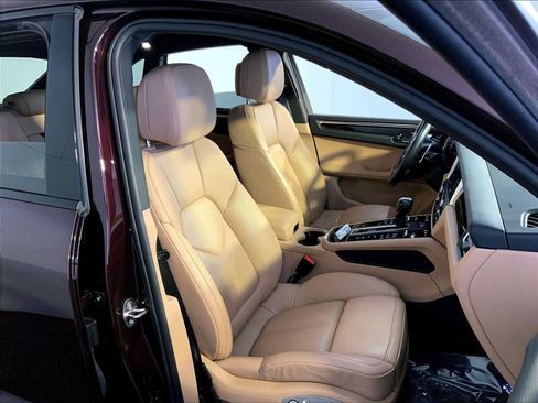 Certified 2024 Porsche Macan w/ Premium Plus Package AWD/4WD image 18