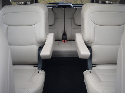 Used 2023 Ford Explorer Limited w/ Limited Technology Package image 16