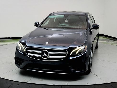 Used 2017 Mercedes-Benz E 300 4MATIC image 2