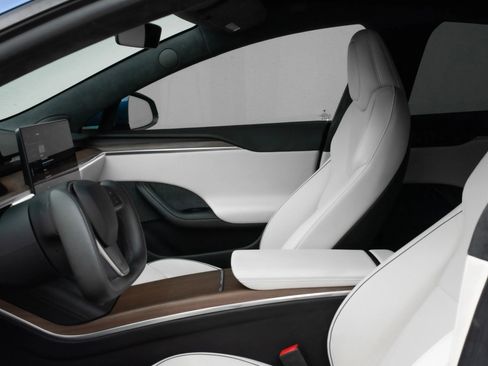 Used 2021 Tesla Model S Plaid image 20