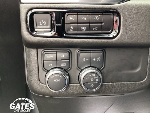 Used 2025 GMC Yukon XL Denali AWD/4WD image 26