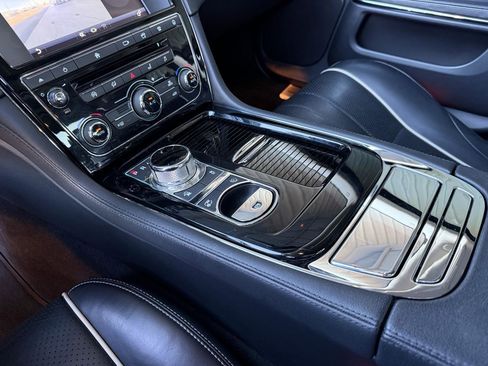 Used 2017 Jaguar XJ R-Sport image 19